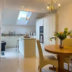 Church End Cottage, * 브램프톤