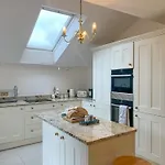 펜션 Church End Cottage, *