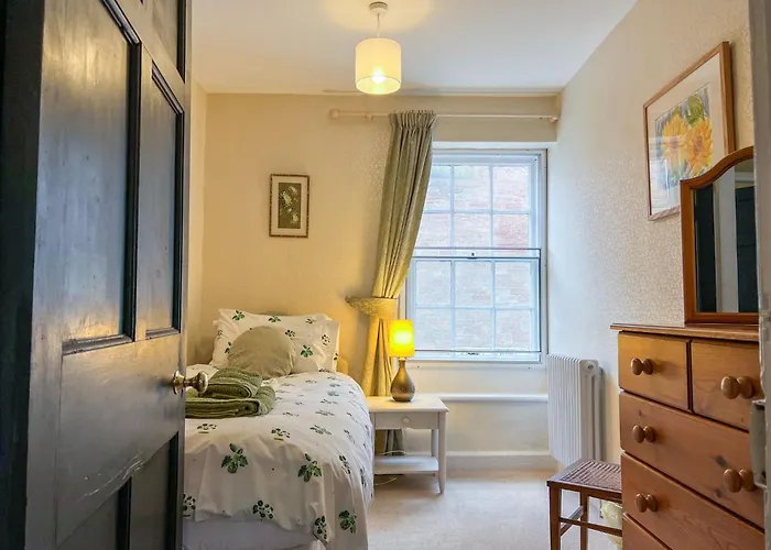 度假居 Church End Cottage,