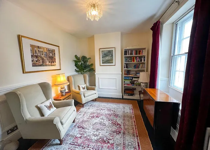 度假居 Church End Cottage,